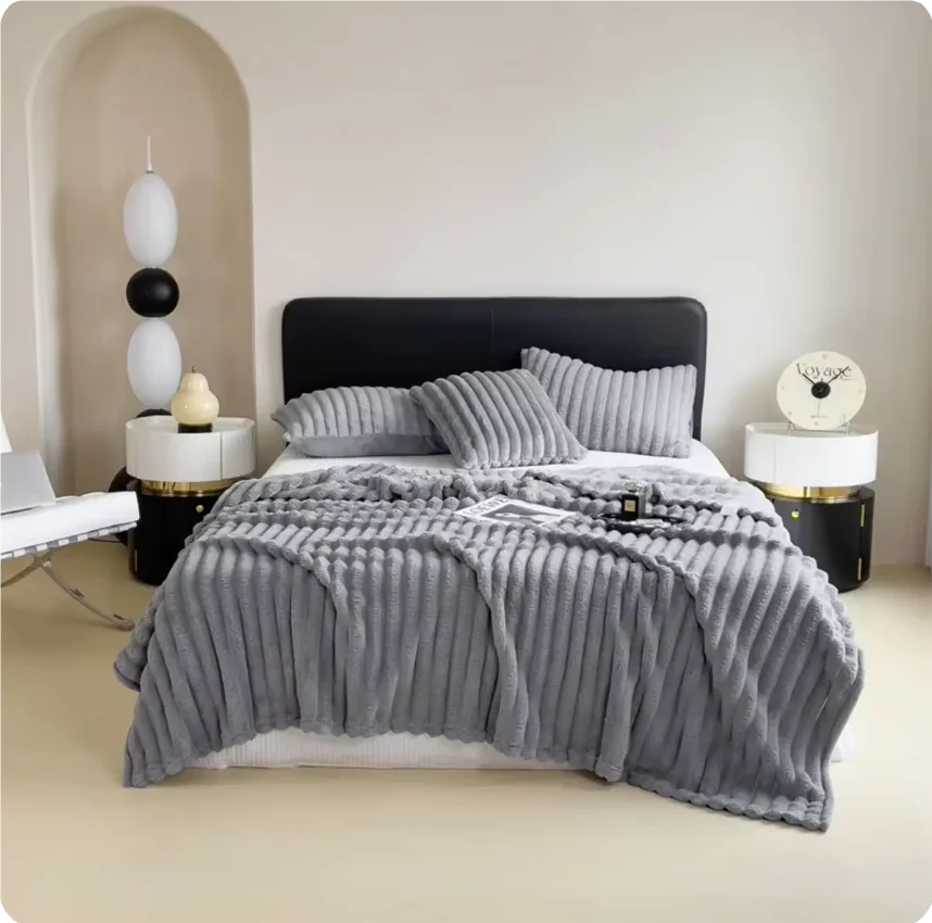 Solid colour thickened wide striped blanket
