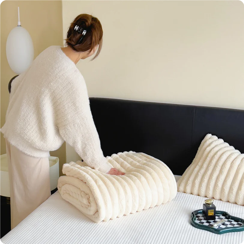 Solid colour thickened wide striped blanket