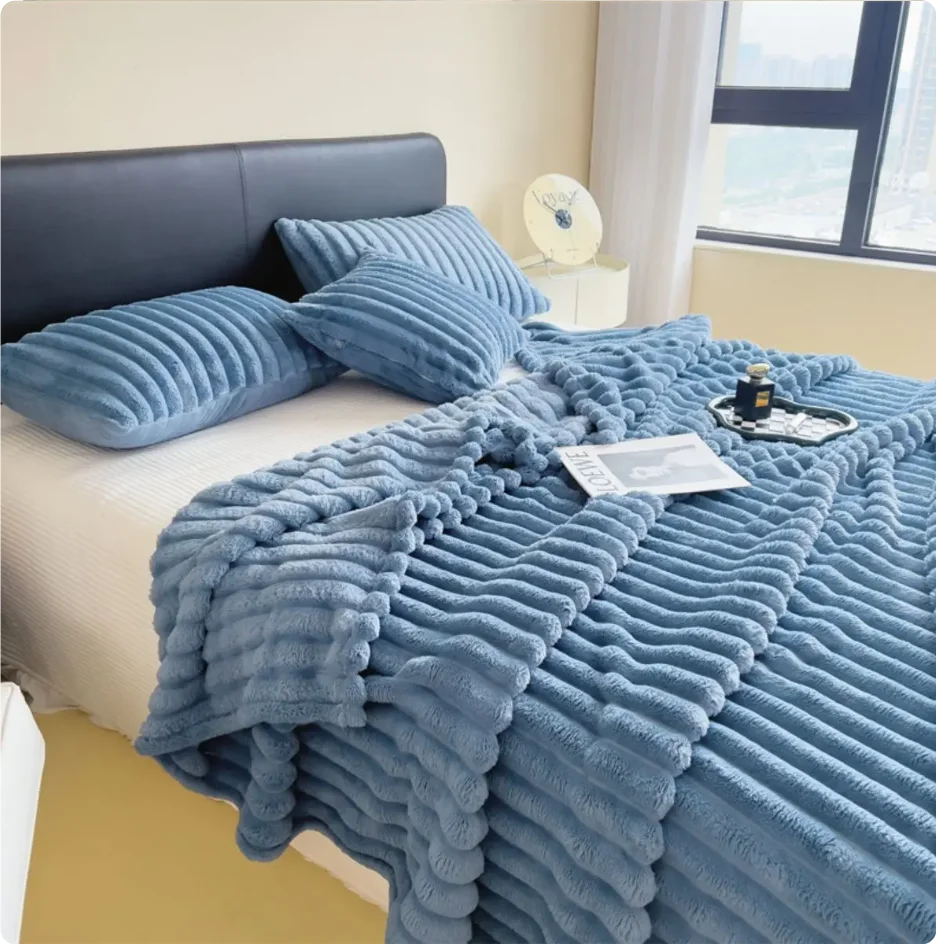 Solid colour thickened wide striped blanket