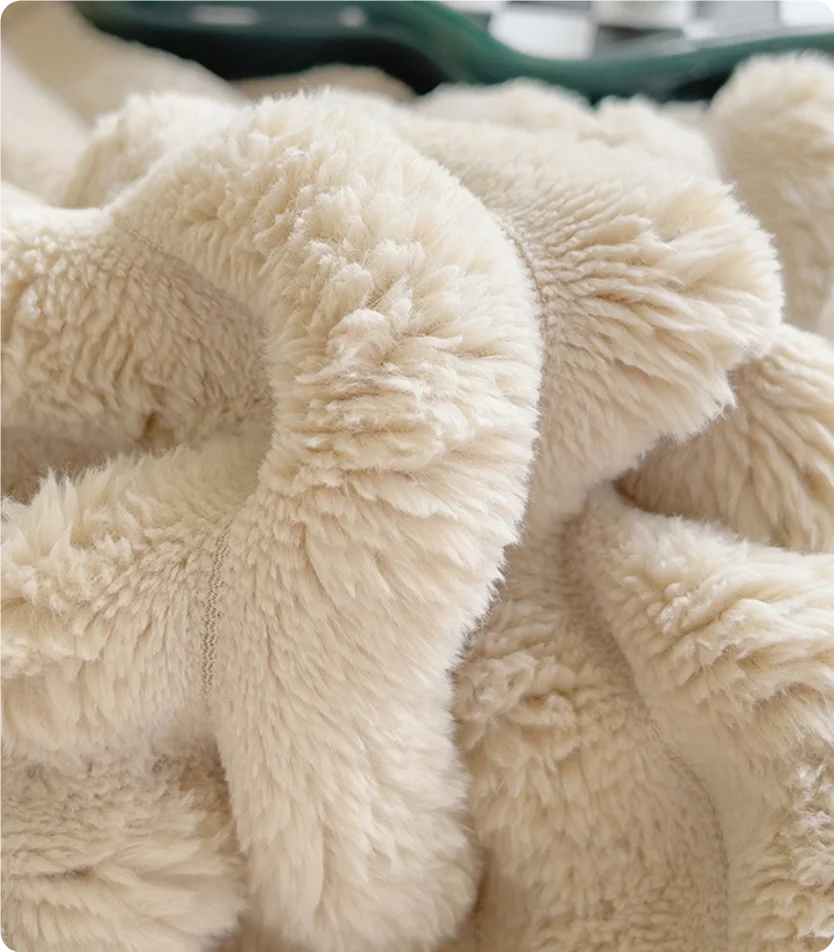 Solid colour thickened wide striped blanket